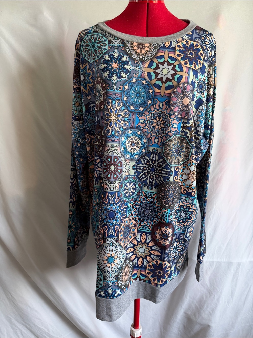 Women's Blue Mosaic-Print Long Sleeve Sweatshirt